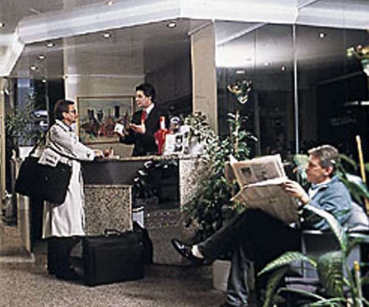 Ambassador Hotel Франкфурт на Майн Екстериор снимка